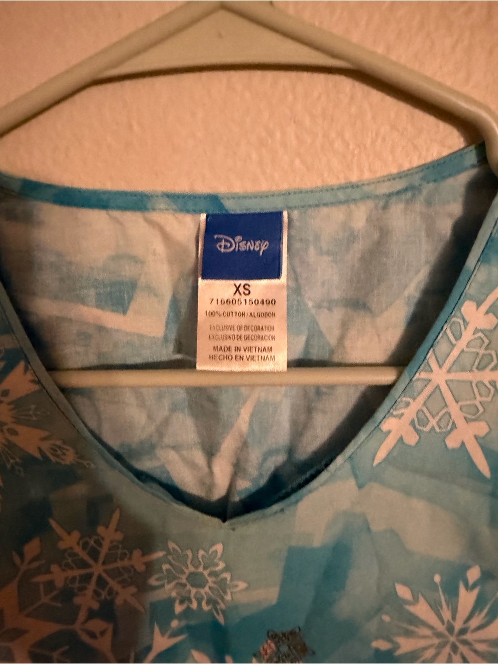 Disney Frozen Elsa Olaf V Neck Medical Scrub Top Uniform Womens Size XS Blue - Picture 2 of 3